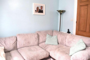 Delightful 1 Bedroom Garden Flat Near To River, London
